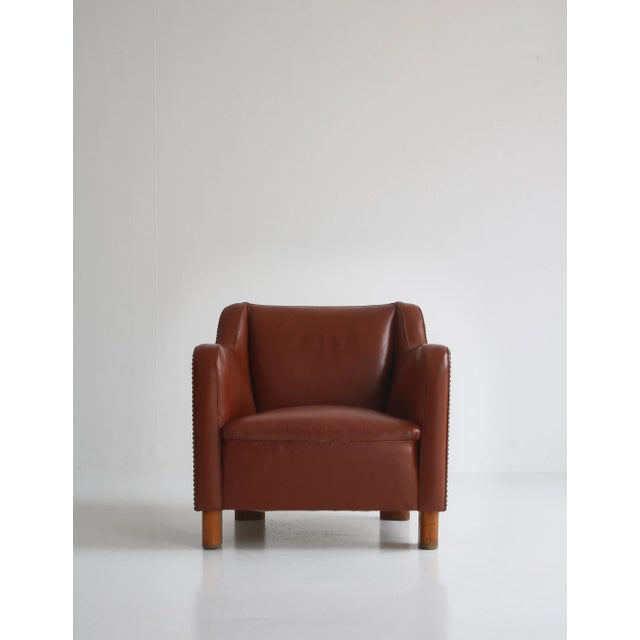 Danish Modern Easy Chair in Leather and Beech by Mogens Lassen for Fritz Hansen, 1940s For Sale - Image 3 of 18