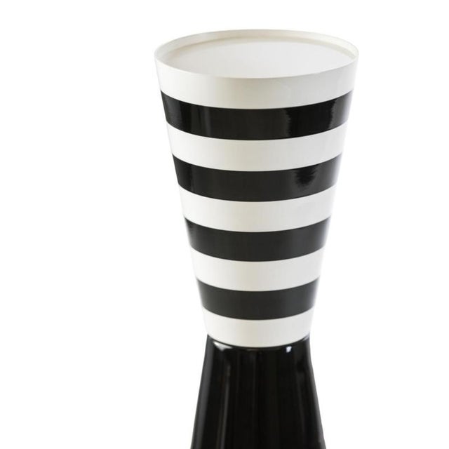 Ulus 90 floor lamp in powder-coated aluminum by altreforme dimensions: ø 20 x h 90 cm. Materials: powder-coated aluminum....