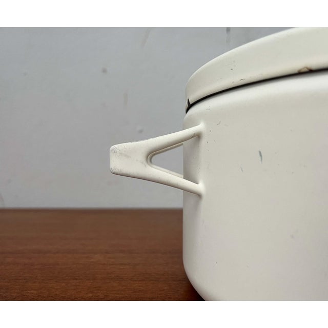 Mid-Century Modern Mid-Century Modern White Minimalist Enamel Pot by Seppo Mallat for Finel, 1960s For Sale - Image 3 of 18