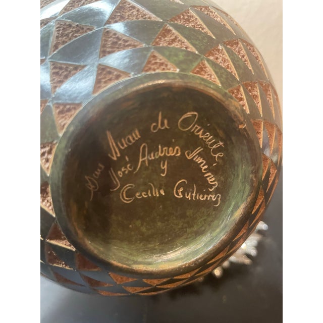 Mid-Century Modern 1960s Signed San Juan De Oriente Sgraffito Geometric Pottery Vase From Nicaragua For Sale - Image 3 of 7