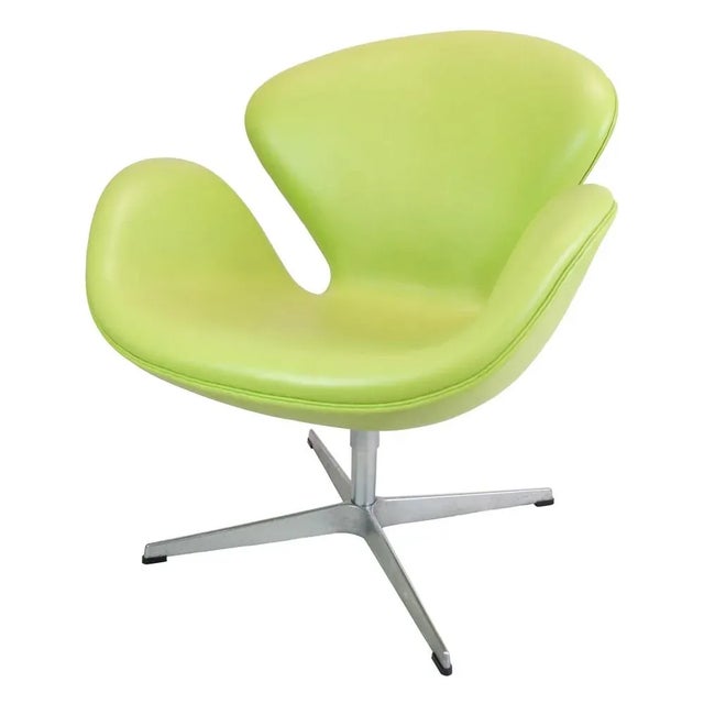 Model 3320 Swan Chair by Arne Jacobsen for Fritz Hansen, 2007 For Sale - Image 11 of 11