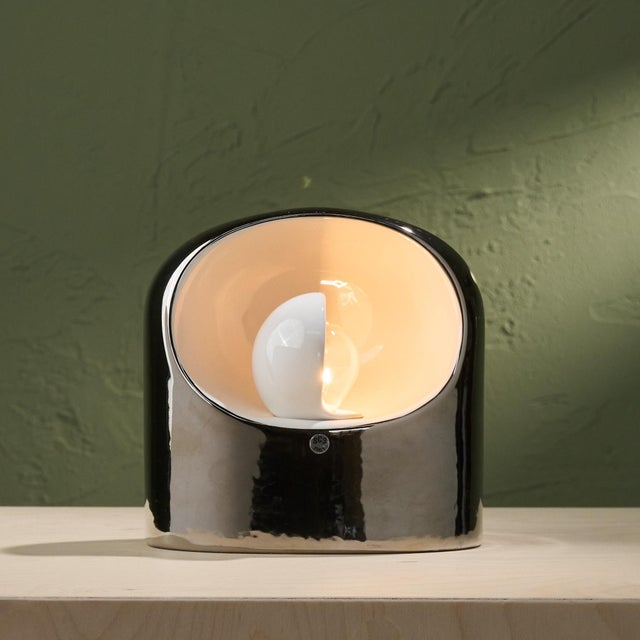 Designed by Marcello Cuneo, the 'Venezia' table lamp was manufuctured by SC3 for Phillips and produced in the 1970s. The...