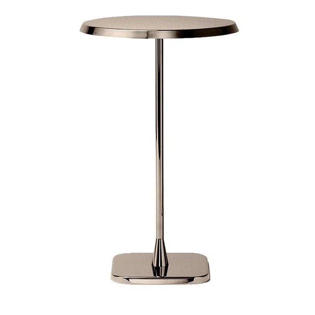 This charming side table will be a precious addition to both a classic or a contemporary living room, thanks to the...