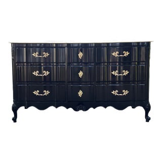 Late 20th Century 9 Drawers French Louis XV Carved Dresser With Marble Top - Newly Painted For Sale