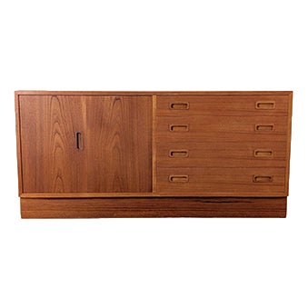 Mid-Century Danish Teak Lowboard from Hundevad & Co. For Sale
