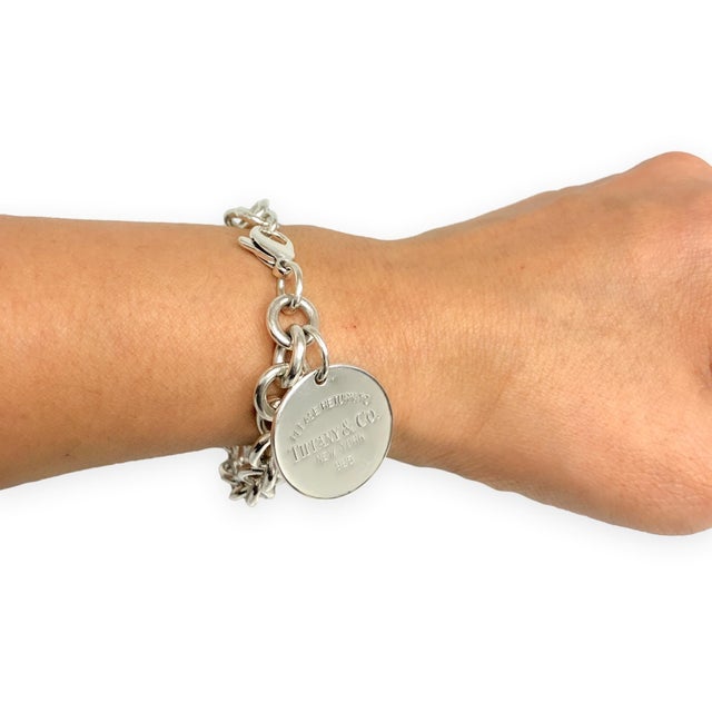 Early 21st Century Tiffany & Co. Return to Tiffany Sterling Silver Round Tag Link Bracelet Polished For Sale - Image 5 of 6