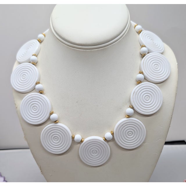 1980s Vintage 1985 Signed Napier White Resin Spiral Round Plaques Necklace For Sale - Image 5 of 9