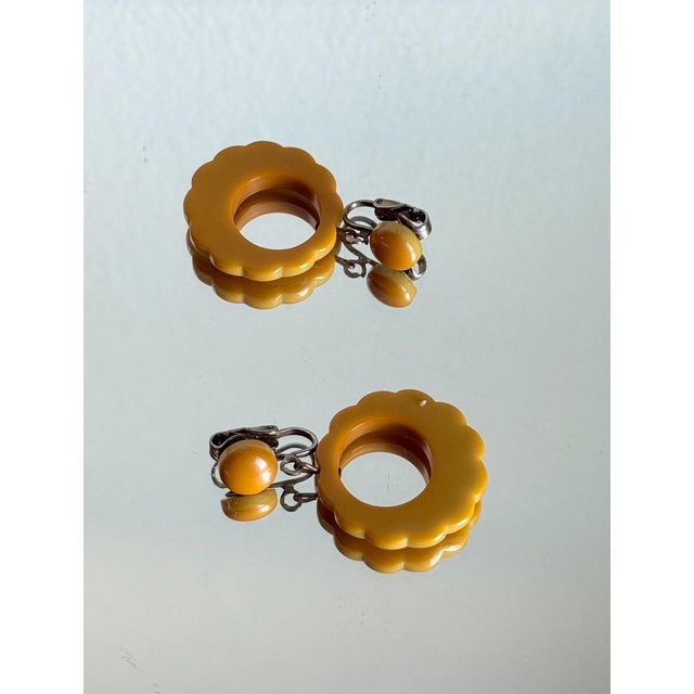 Bakelite Vintage 1940s Mustard Yellow Bakelite Dangle Earrings With Scalloped Edge, A Pair For Sale - Image 4 of 13