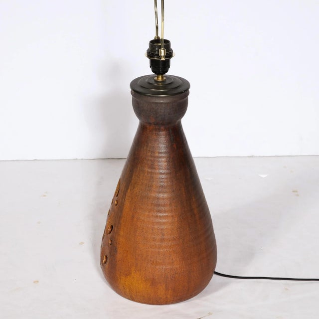 Burnt Orange Mid-Century Modernist Ceramic Table Lamp in Graphite and Red Iron Oxide Glaze For Sale - Image 8 of 12