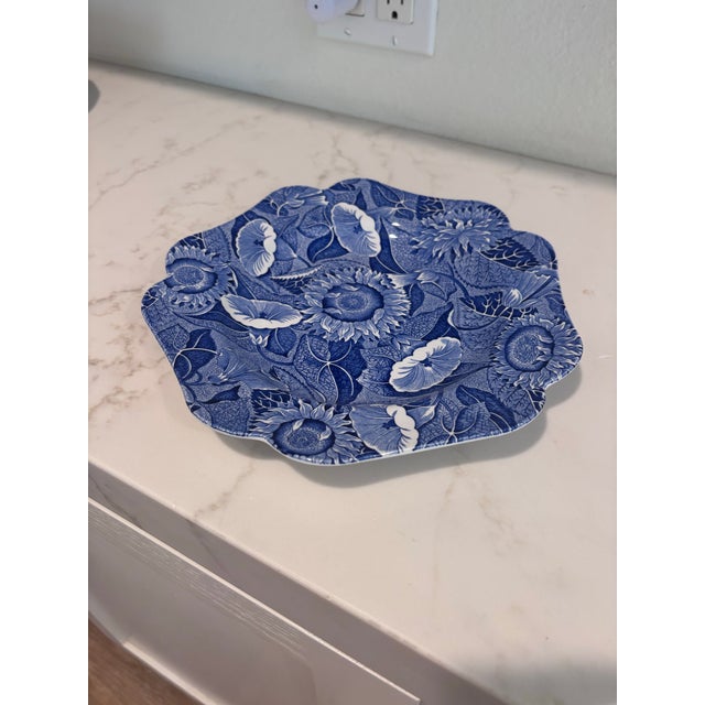 1990s Vintage Spode Blue Room "Sunflower" Scalloped Rim Serving Bowl – Made in England For Sale - Image 5 of 5