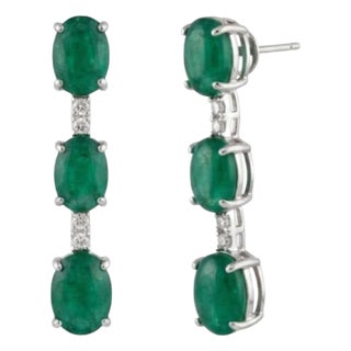 Natural 7.65cts Emerald & 0.10cts Diamond Earring in 18k Gold For Sale