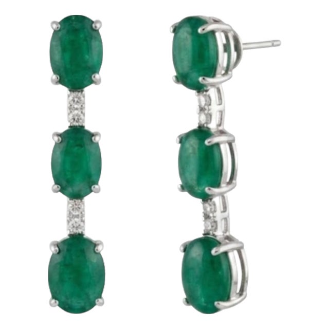 Natural 7.65cts Emerald & 0.10cts Diamond Earring in 18k Gold For Sale