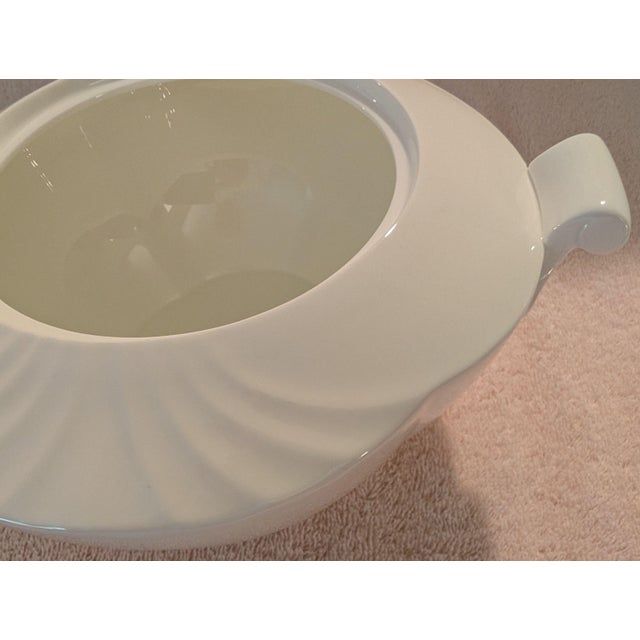 White 1980s Villeroy & Boch "Arco Weiss" 1.5 Qt Covered Vegetable Dish For Sale - Image 8 of 15