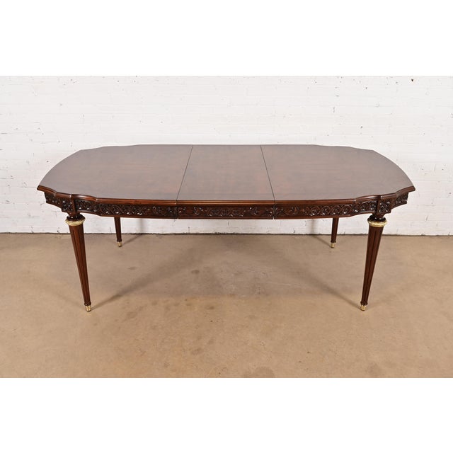 An exceptional French Regency Louis XVI style extension dining table In the manner of Henredon USA, Circa 1960s Gorgeous...