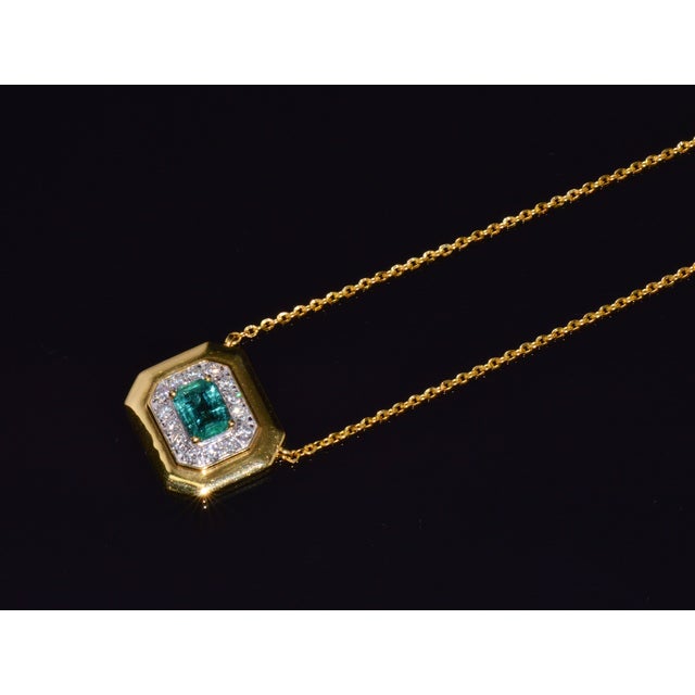 Early 21st Century Gia Certified Natural 1.76Cts Emerald Diamond 18k Solid Gold Necklace For Sale - Image 5 of 17