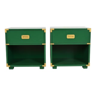 Henredon Mid-Century Hollywood Regency Campaign Green Lacquered Nightstands, Newly Refinished For Sale