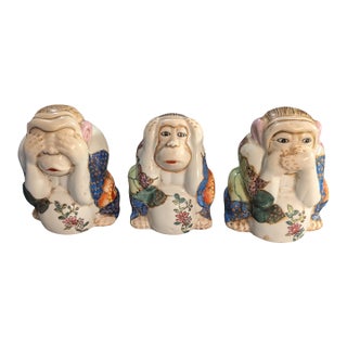 19th/20th Century Chinese Tobacco Leaf Hand-Painted Porcelain Monkeys For Sale