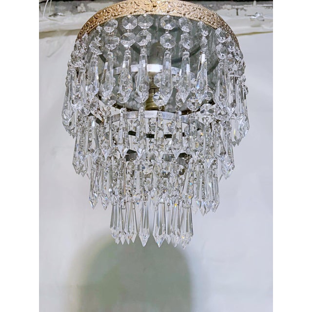 1950s Vintage Hollywood Regency Florentine Brass Tiered Waterfall Crystal Wedding Cake Chandelier For Sale - Image 5 of 8