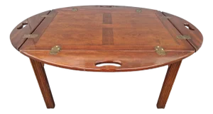 1960's Traditional Style Removable Tray Top Coffee Table by Baker Furniture