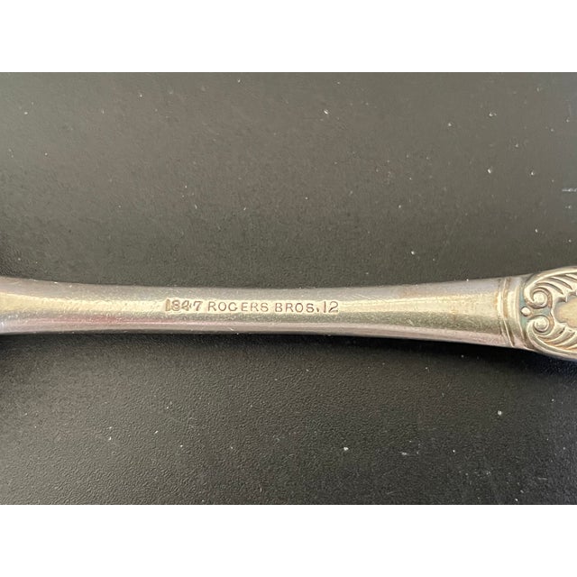 Antique 1847 Rogers Bros Lily Silverplate 1874 Serving Spoon - Mono B For Sale In Las Vegas - Image 6 of 8