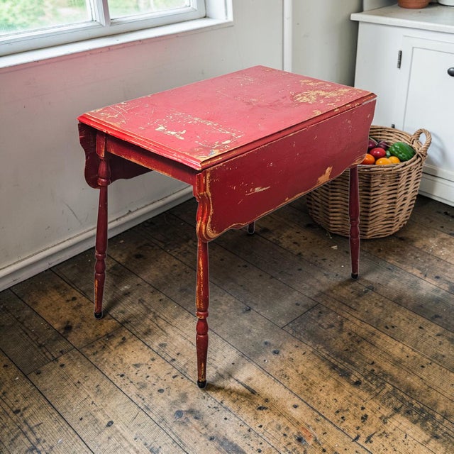 Red American Farmhouse Gateleg Drop Leaf Table in Aged Red Paint, C. 1890–1920 For Sale - Image 8 of 18