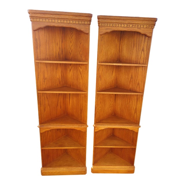 Vintage Pair of Traditional Style Solid Oak Corner Shelving Units / Etageres For Sale