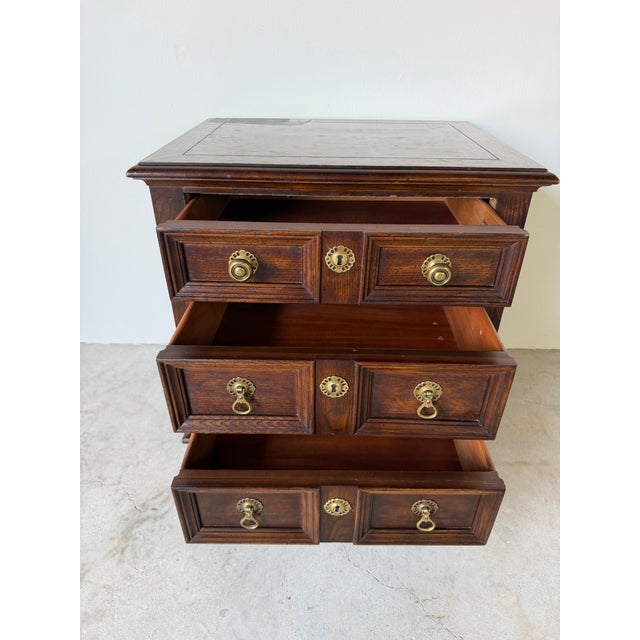 Mid-Century Modern 1970s Henredon English-Style Three-Drawer Nightstand / End Table For Sale - Image 3 of 13