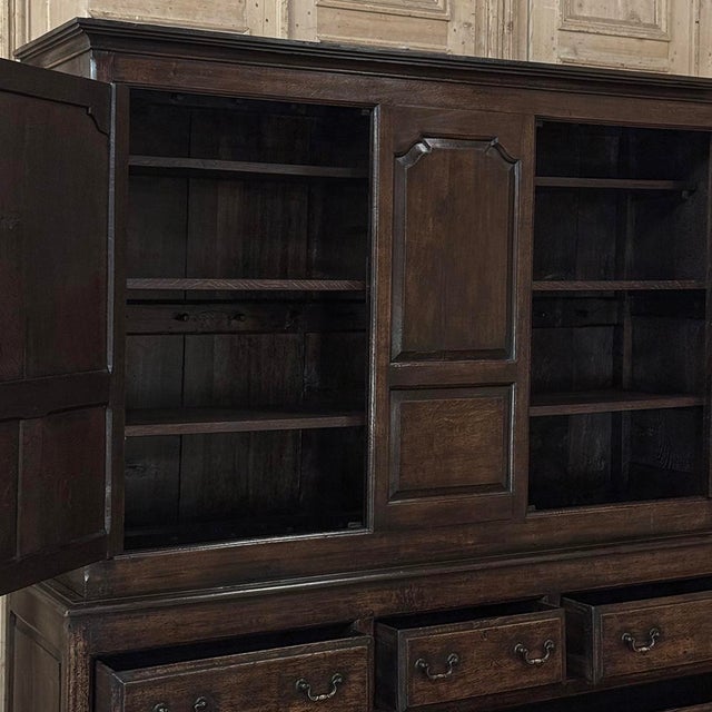 18th Century English Oak Linen Press Cabinet For Sale - Image 16 of 18