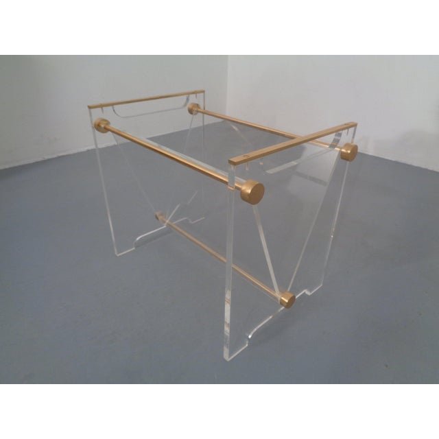 1970s Acrylic Glass and Brass Magazine Rack by David Lange for Marais International, France, 1970s For Sale - Image 5 of 16