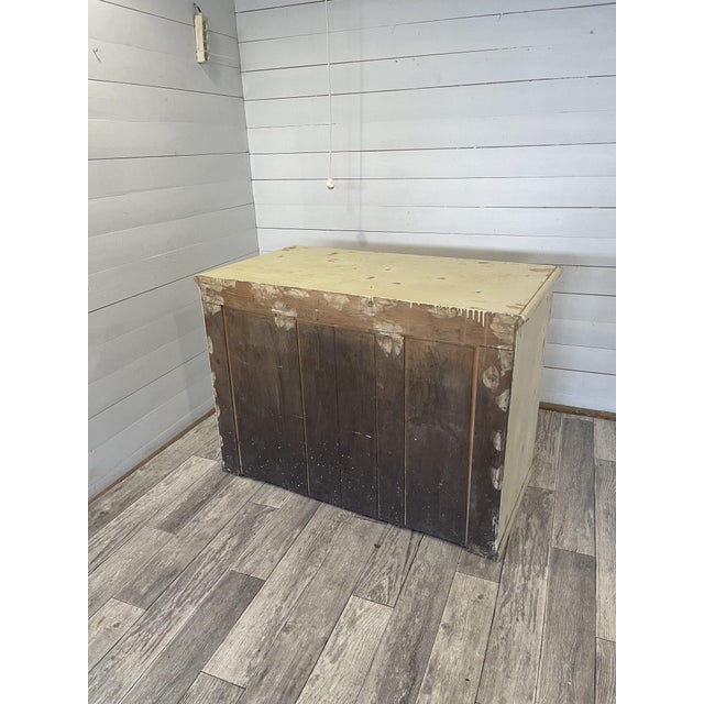 Vintage Chest of Drawers in Pine For Sale - Image 6 of 7
