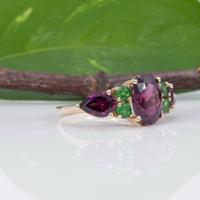 4.4Ct Purple Garnet Ring With Tsavorite Accents in Solid 14k Gold, 10x7.6mm For Sale In Columbus - Image 6 of 9