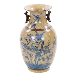Chinese Blue and White Porcelain Decorative Vase With Phoenix Decoration For Sale