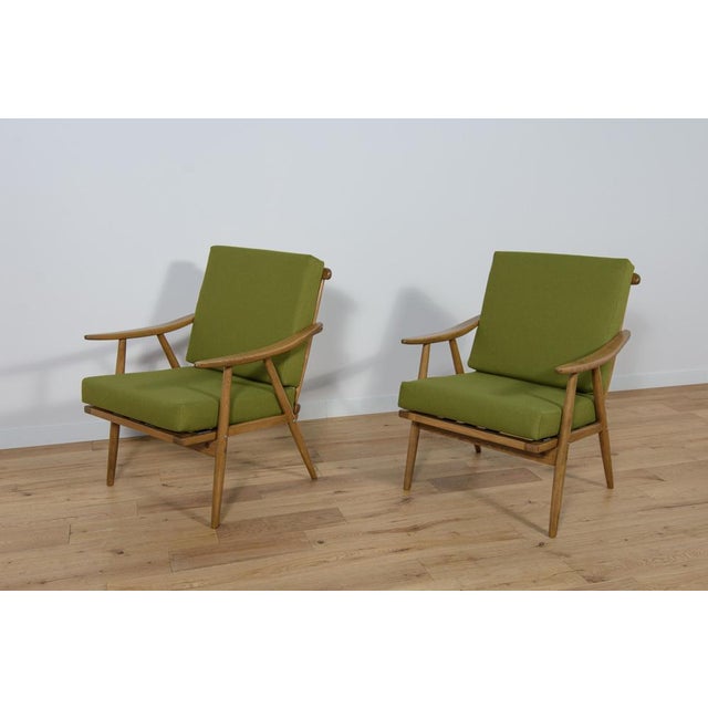 This pair of armchairs was produced by the Czechoslovak company TON in the 1960s. The beech elements have been cleaned...