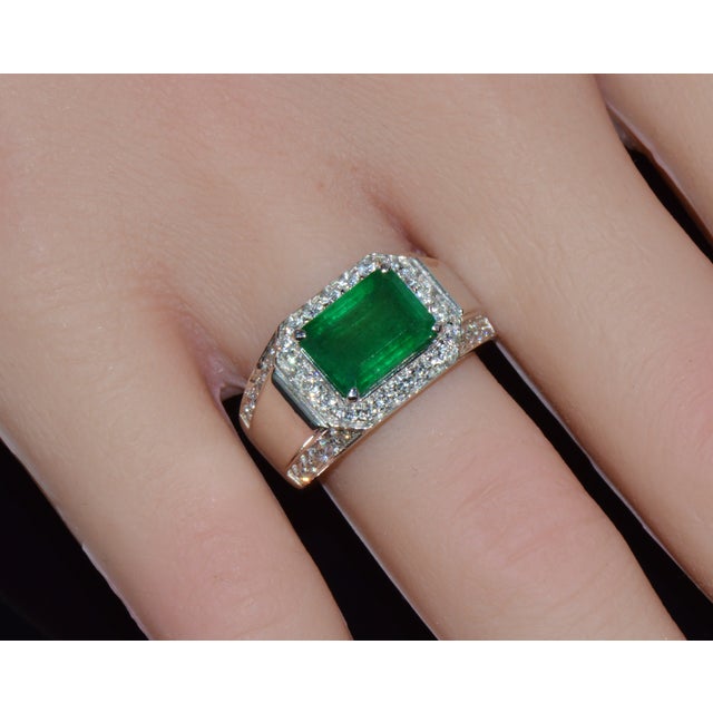 Certified Natural 2.91cts vs F Diamond Emerald 18k Solid Gold Mens Womens Band Ring, Size 8 For Sale - Image 9 of 16
