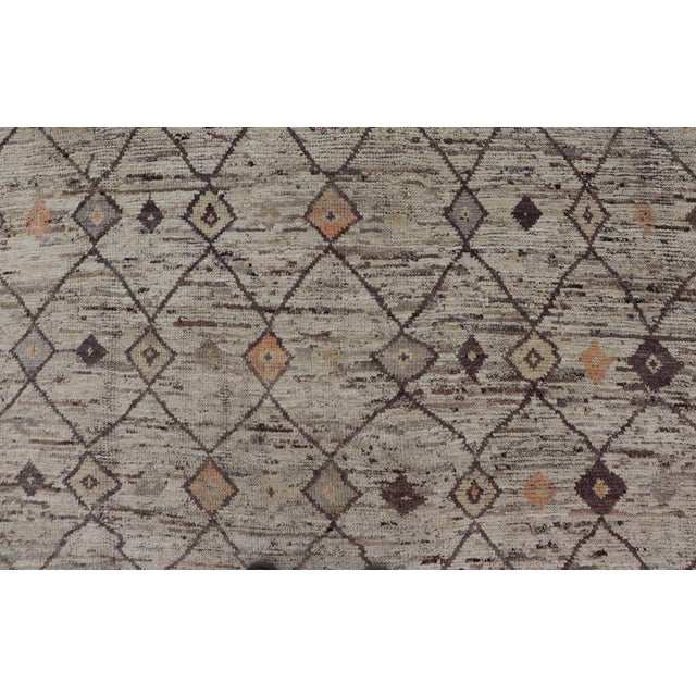 Textile Modern Hand-Knotted Rug in Wool With Sub-Geometric Interlocked Diamond Design 10'1 X 13'9 For Sale - Image 7 of 11