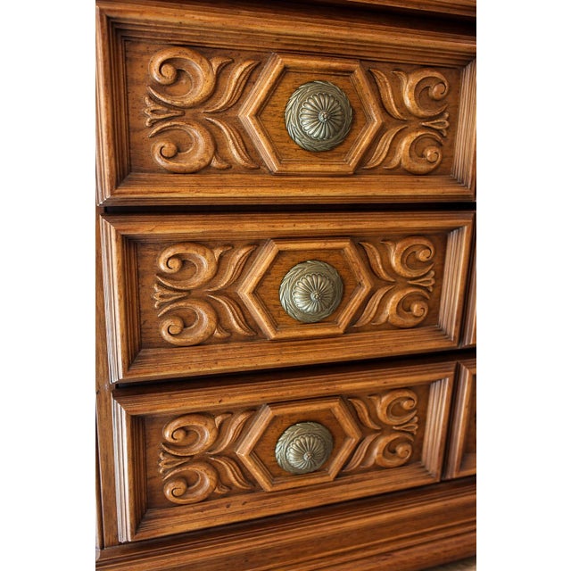 Wood 1970s Colonial Revival Full Bedroom Set With Dresser, Mirror, Tall Chest & Nightstands For Sale - Image 7 of 10