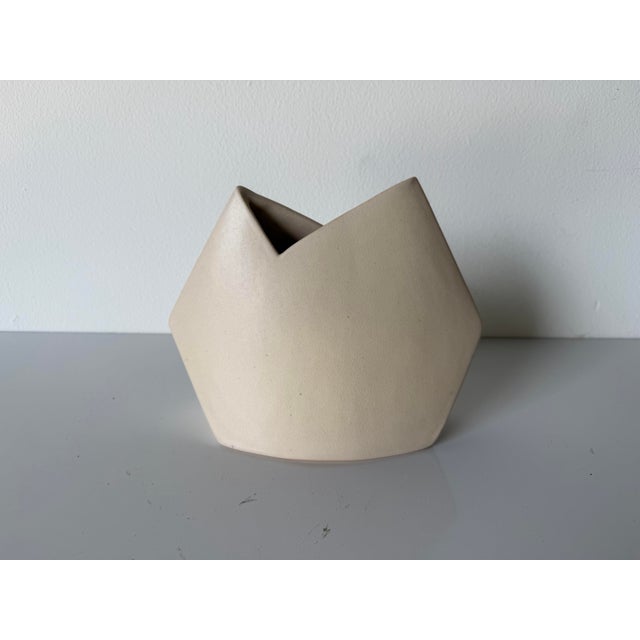1980's Vintage James Johnston Matte White Geometric Ceramic Vase, Signed For Sale In Miami - Image 6 of 12