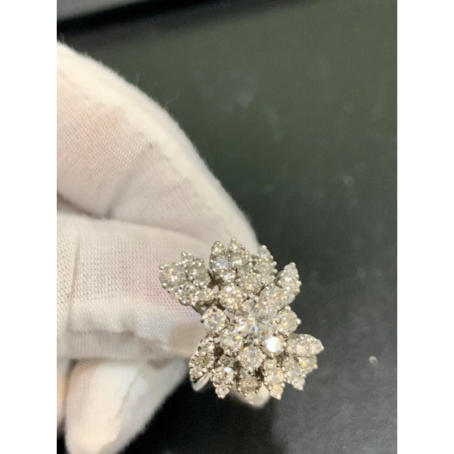 Contemporary 2.5 Carat Diamond Cluster Cocktail Ring 18 Karat White Gold 12.8 Grams Ring For Sale - Image 3 of 18
