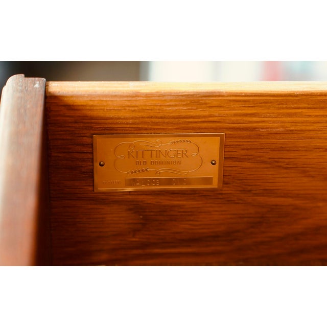 Mid 20th Century Kittinger “Old Dominion” Mahogany Chest of Drawers, Williamsburg Revival, Handcrafted in Buffalo Ny, Circa 1950–1970 For Sale - Image 5 of 5