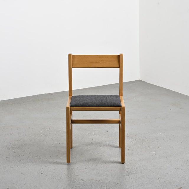 Chair by Lyon cabinetmaker and designer André Sornay, pioneer of patented assembly systems. Structure in solid blond...
