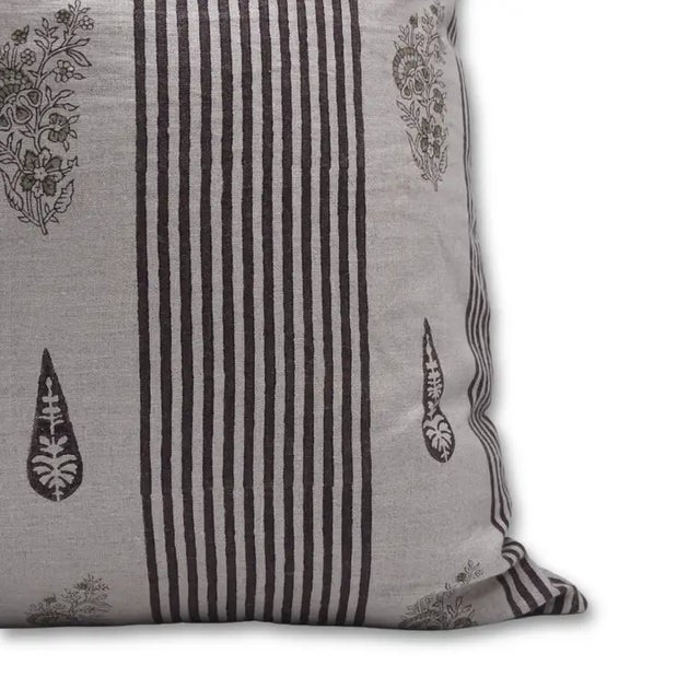 Fabdivine Handcrafted Block Print Cushion Cover 22x22 Inch Pure Linen-Urban Flag For Sale - Image 4 of 4