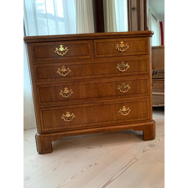 1980s 1980s Baker Furniture Georgian Style Bachelor Five Drawer Chest For Sale - Image 5 of 12