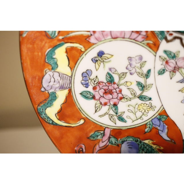 1970s Macau Famille Rose Satsuma Style Raised Figural Charger Plate For Sale - Image 15 of 16