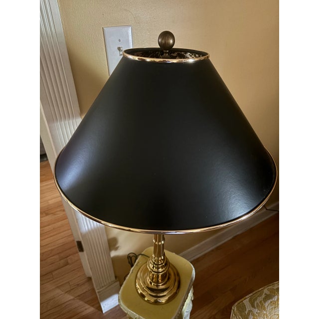 1980s Vintage Hollywood Regency Faux Bamboo Polished Brass Table Lamp With Black Tole Shade | Stiffel Style | 32” For Sale - Image 5 of 7