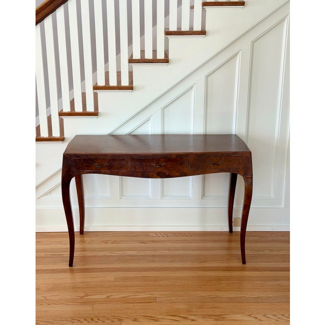 We are very pleased to offer this elegant walnut oyster burl writing desk, made in Italy, circa 1950s. Crafted in...