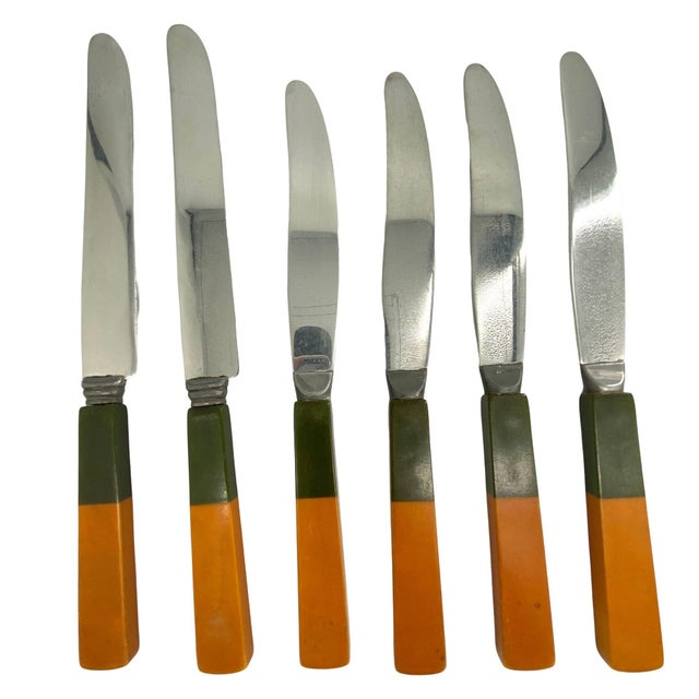 Brick Red 1930s Dual-Toned Mismatched Butterscotch, Cherry Red & Green Bakelite, Lucite & Stainless Steel Flatware Set- 34 Pieces For Sale - Image 8 of 10
