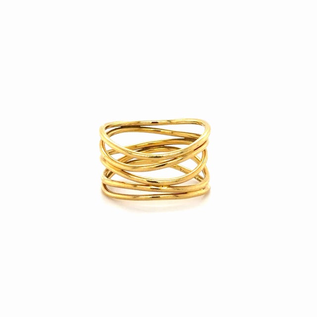 Inspired by Elsa Peretti’s love of the natural world, the Wave collection recalls the fluid lines of the undulating sea....