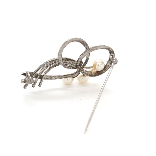1990s Mikimoto Estate Akoya Pearl Brooch Sterling Silver 5.5 Mm M232 For Sale In New York - Image 6 of 9