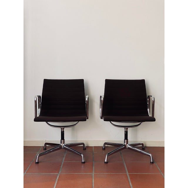 Maroon EA108 Aluminium Swivel Chair by Charles and Ray Eames for Vitra, 1990s, Set of 2 For Sale - Image 8 of 18