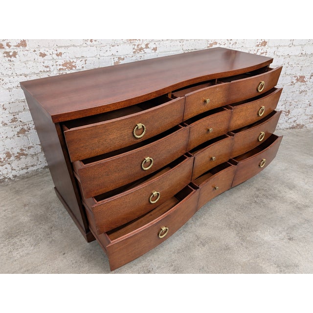 1960s Vintage Bench Fine Furniture Solid Wood Mahogany 12 Drawer Serpentine Dresser/Chest For Sale - Image 5 of 8